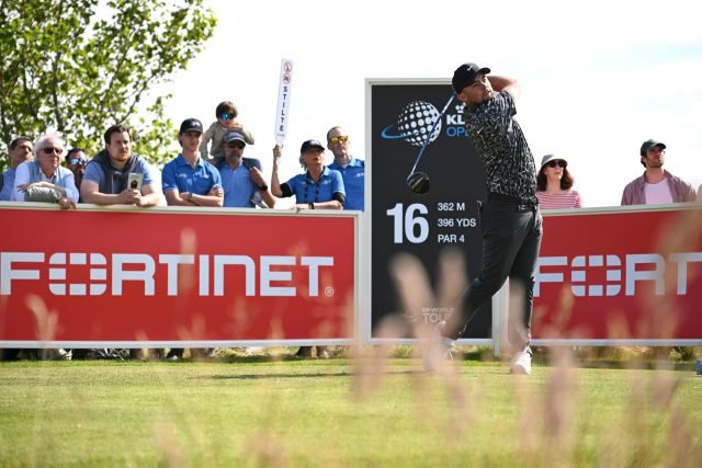 Golfers voorspellen uitslag Nederland-Frankrijk; vanavond samen kijken in de KLM Open Village